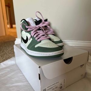 Womens Air Jordan 1 Mid SE 'Dutch Green'